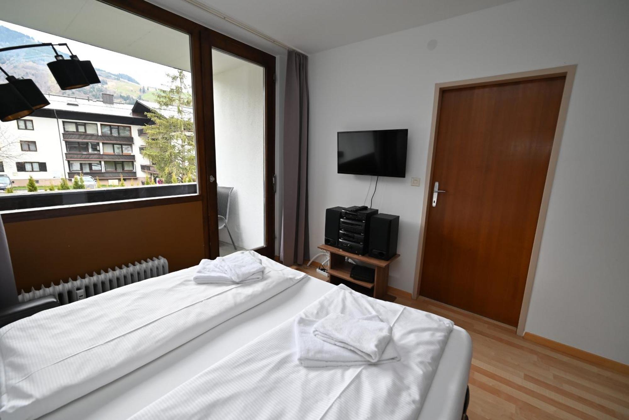 Haus 3 Top 16 - LowBudget Apartment Kaprun Exterior foto