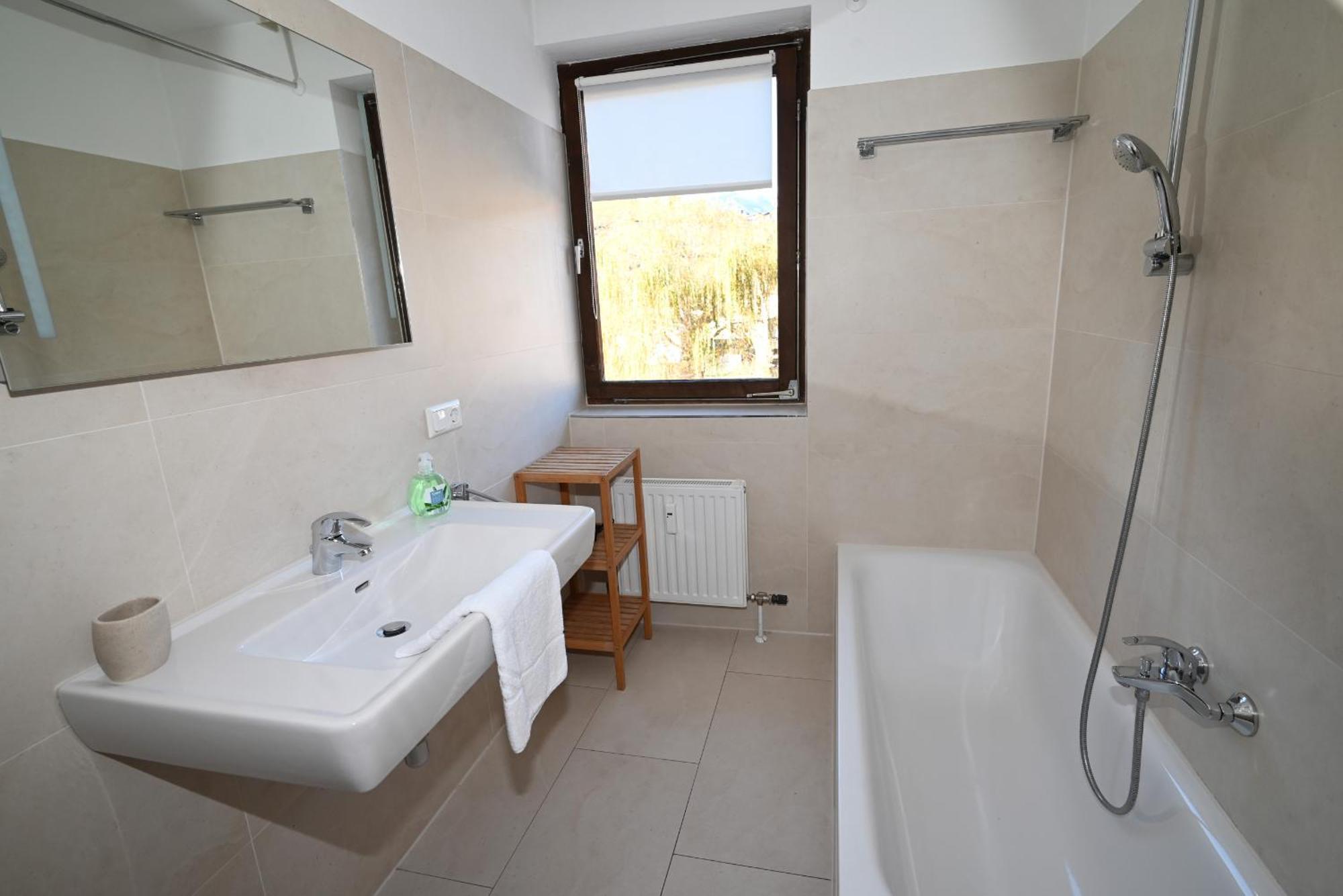 Haus 3 Top 16 - LowBudget Apartment Kaprun Exterior foto