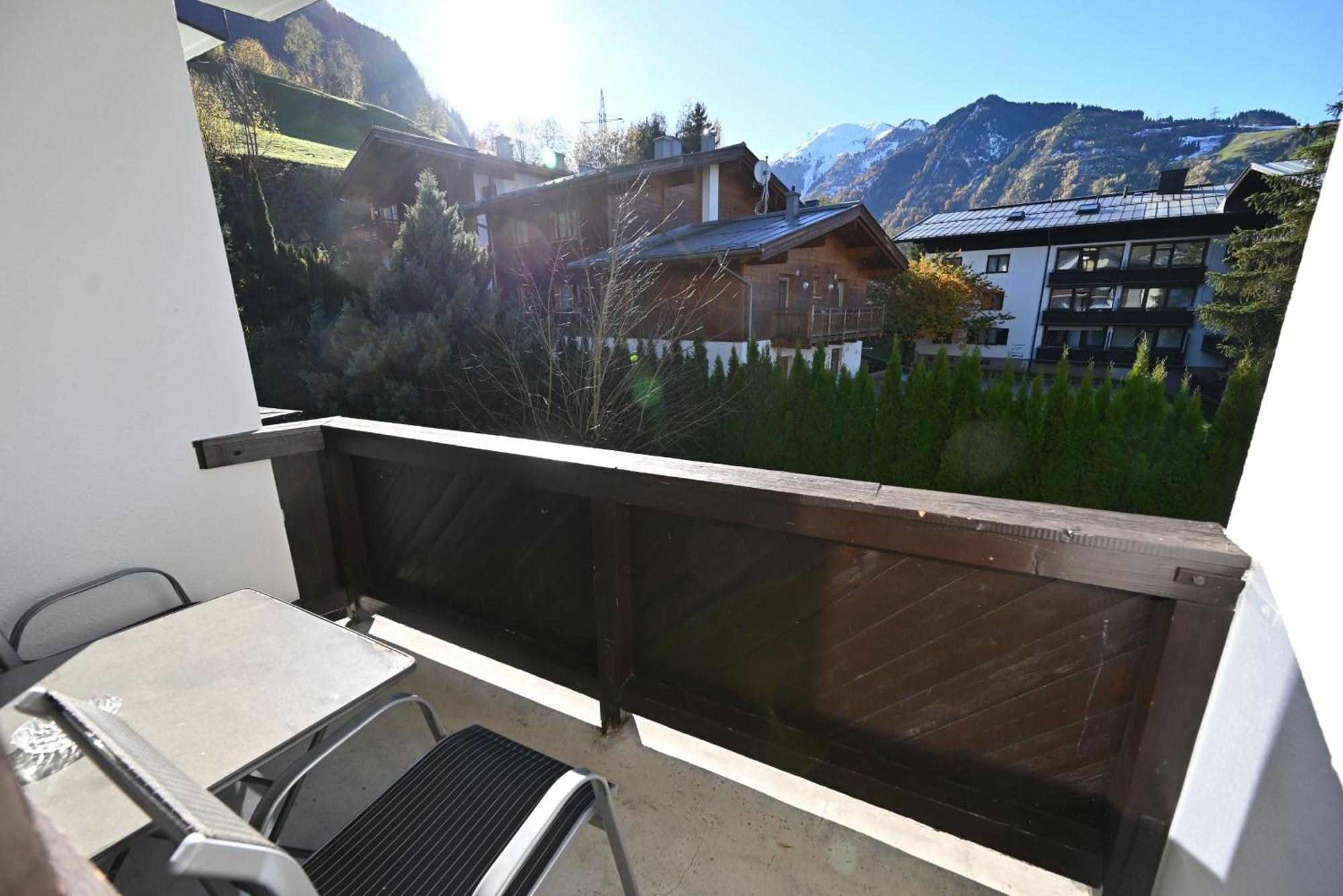Haus 3 Top 16 - LowBudget Apartment Kaprun Exterior foto